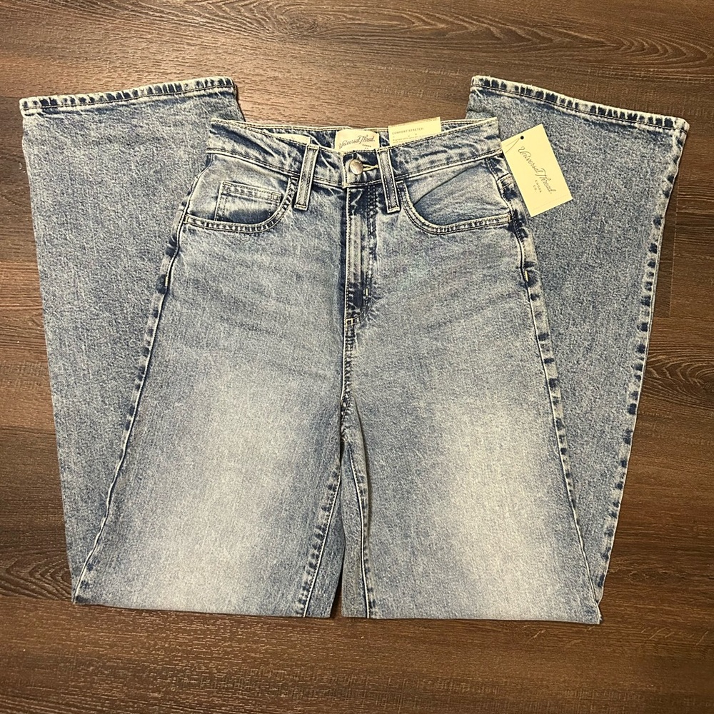 Universal Threads Women’s High Rise Wide Leg Jeans